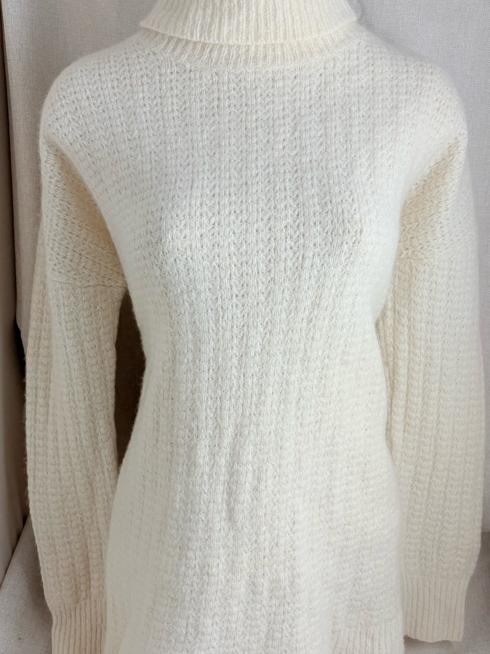 🐑🤍 Theory Soft Ivory Textured Wool Blend Turtleneck Tunic | Size L